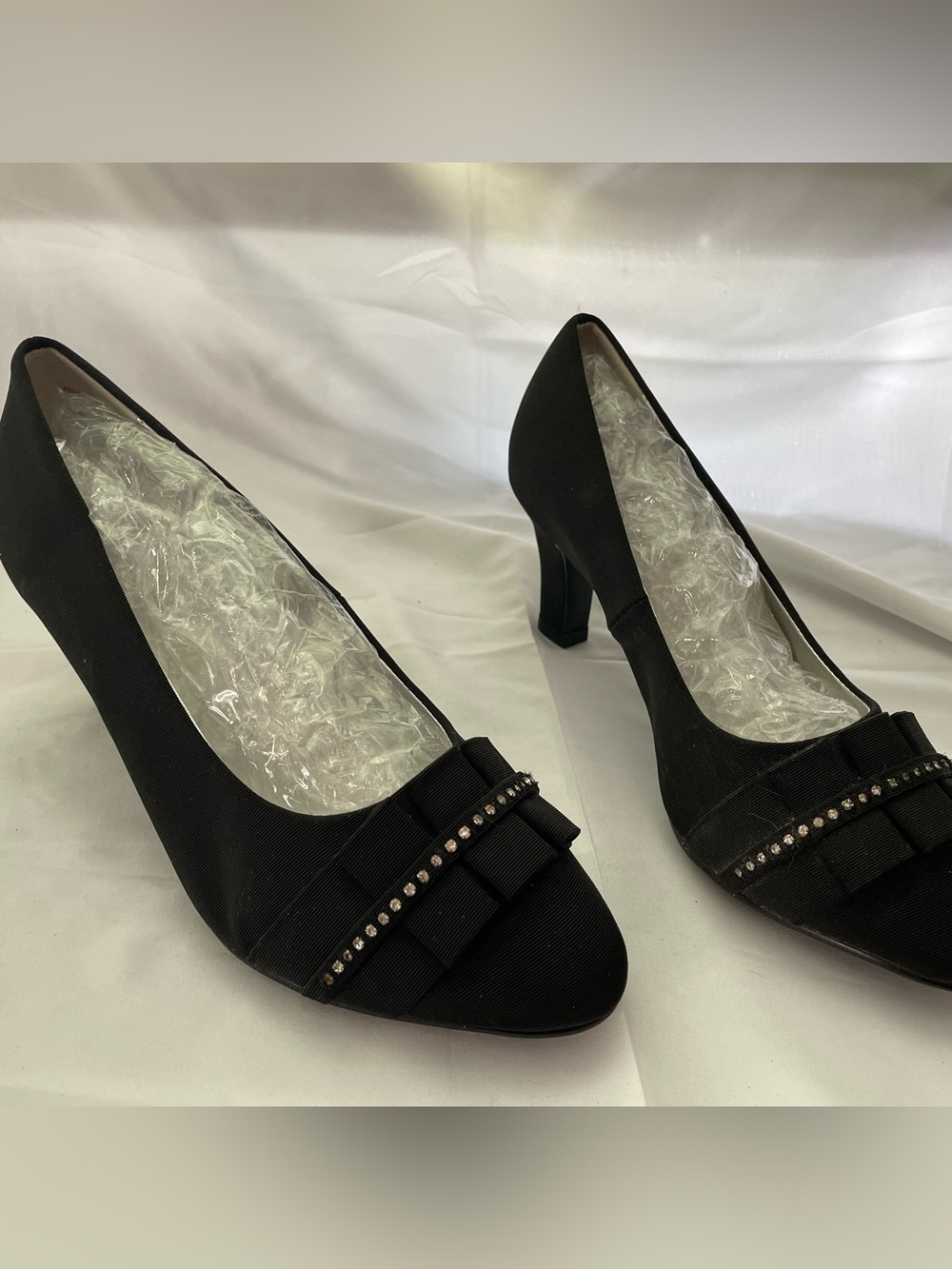 Classic Black Women's Mid-Heel Pumps with Bow and Rhinestone Detail